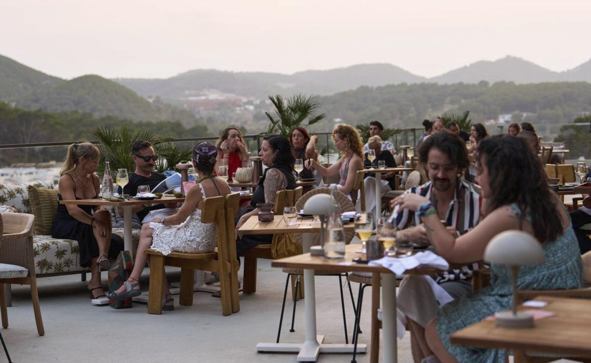 El concierto se celebrará en NIKO Al Fresco, el rooftop de Mondrian Ibiza en Cala Llonga.