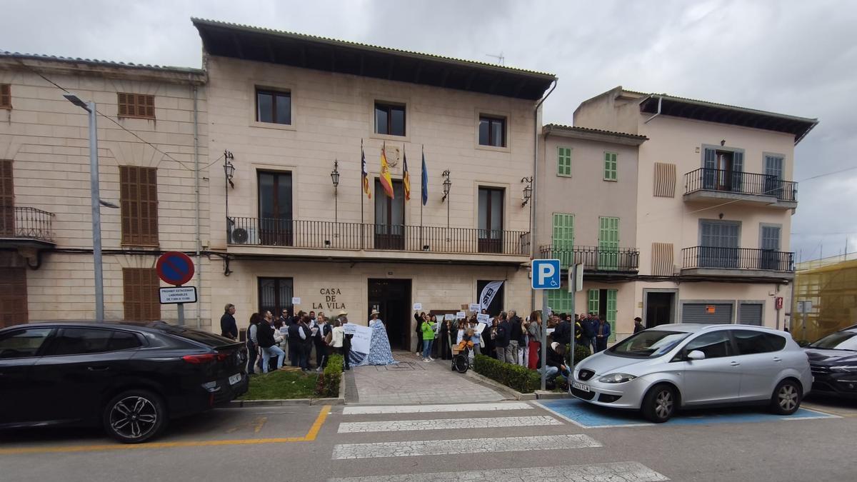 Las imágenes de la protesta de los trabajadores municipales de Santa Margalida