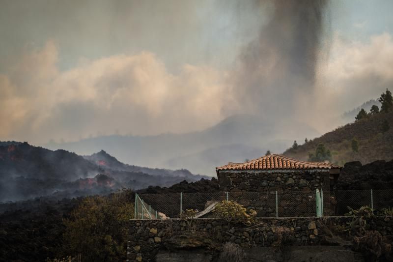 La lava del volcán avanza por La Palma