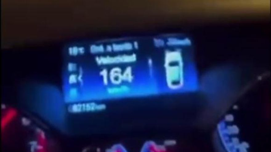 Vídeo: Un coche circula a más de 160 kilómetros por Ibiza