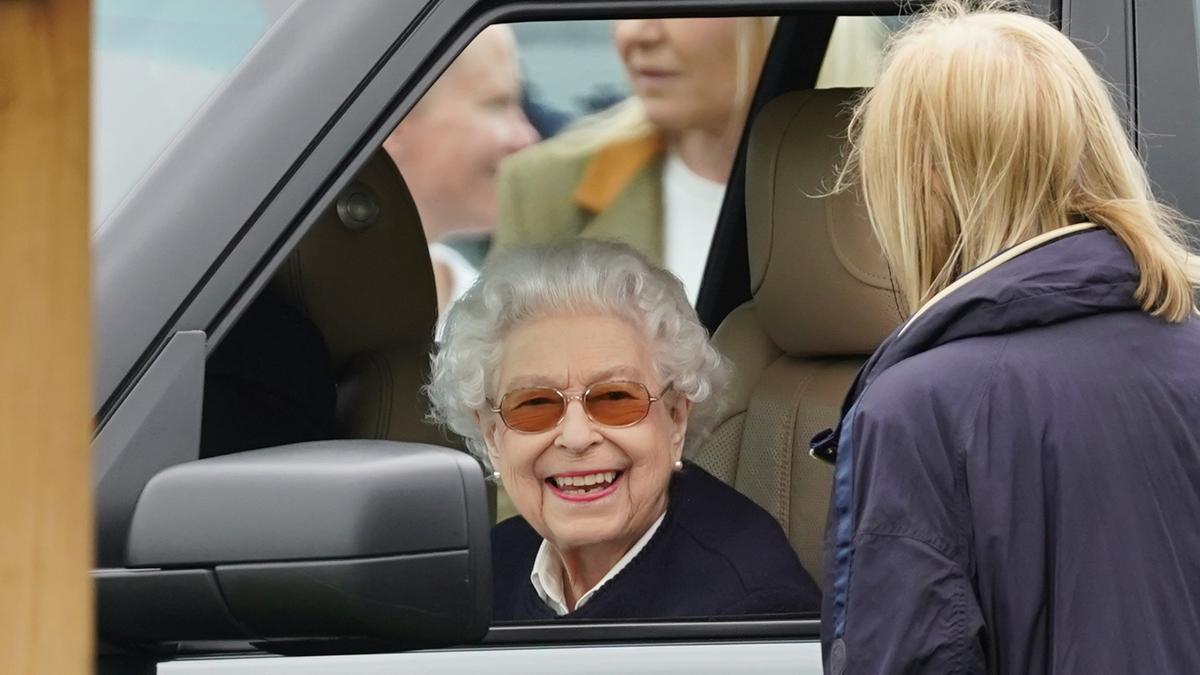 Isabel II reaparece tras su histórica ausencia en el discurso del Gobierno.