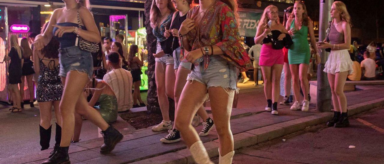 ¿Por qué las chicas no suelen pagar en las discotecas?