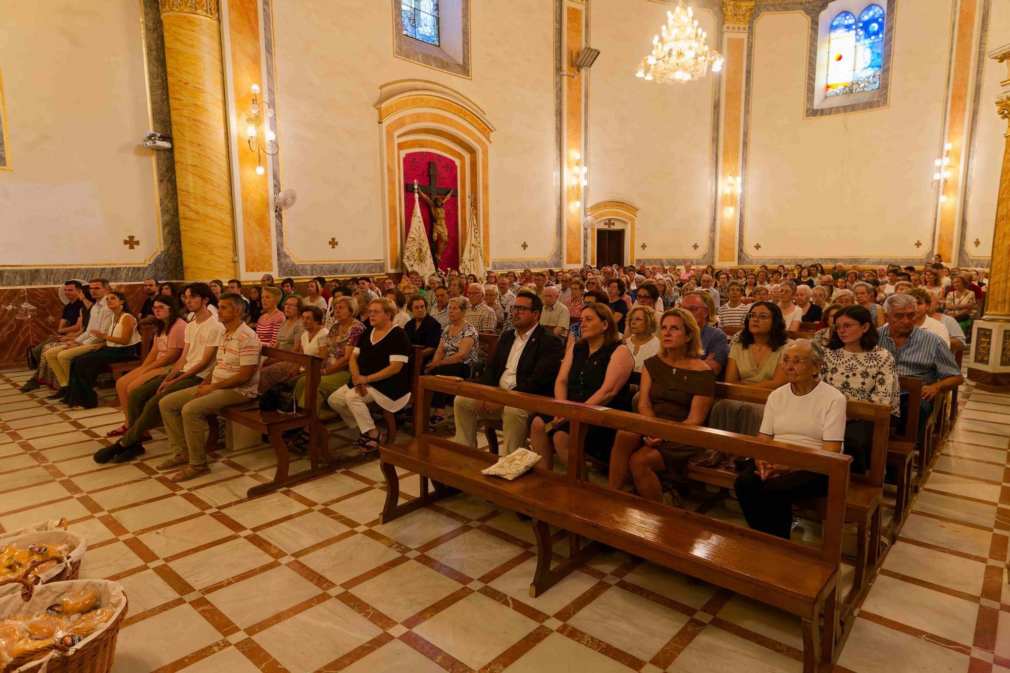 Galería | La Joventut Antoniana de Vila-real reparteix panets beneIts per la seua festa anual