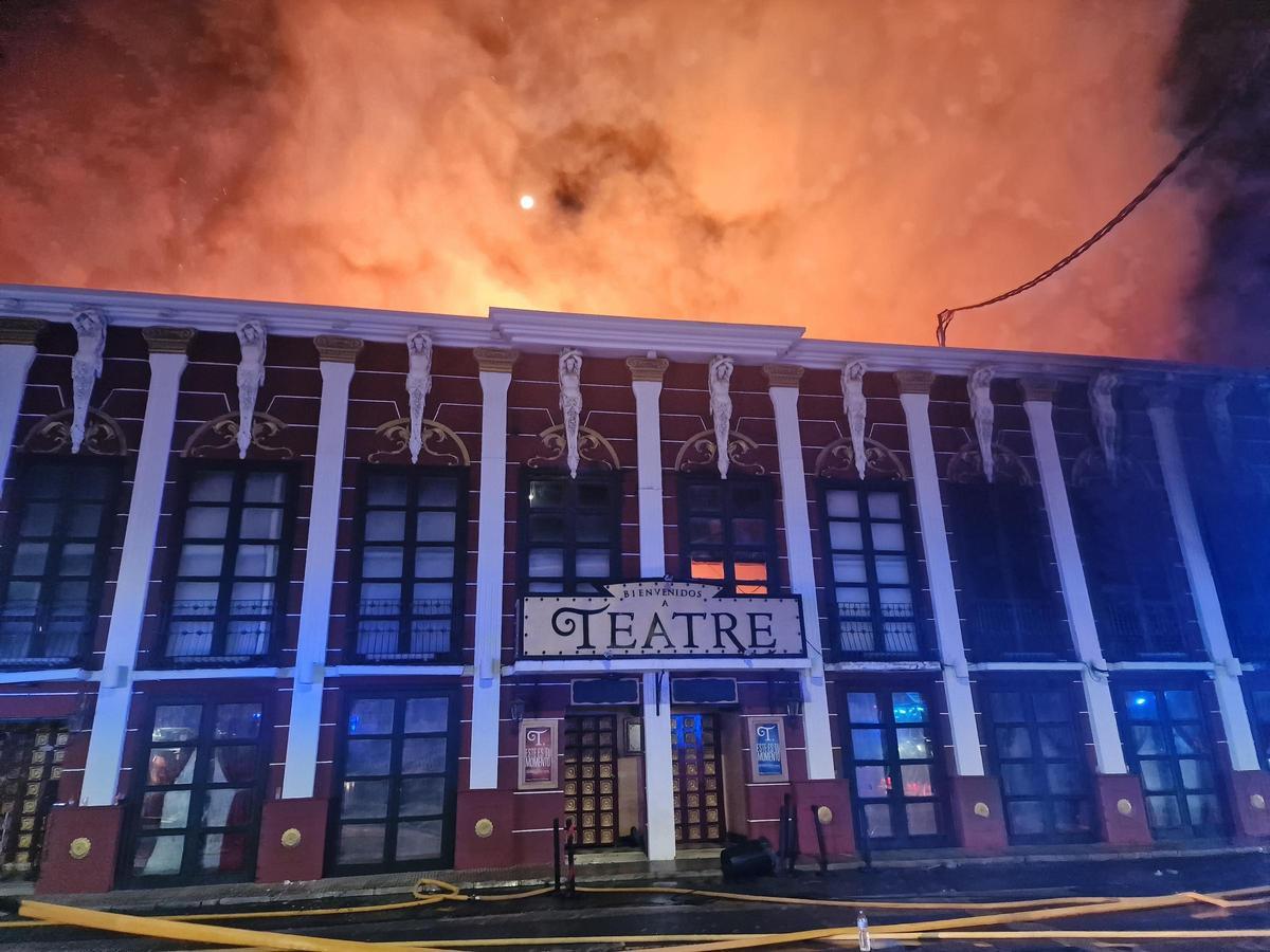 Imagen del incendio en el interior de Teatre.