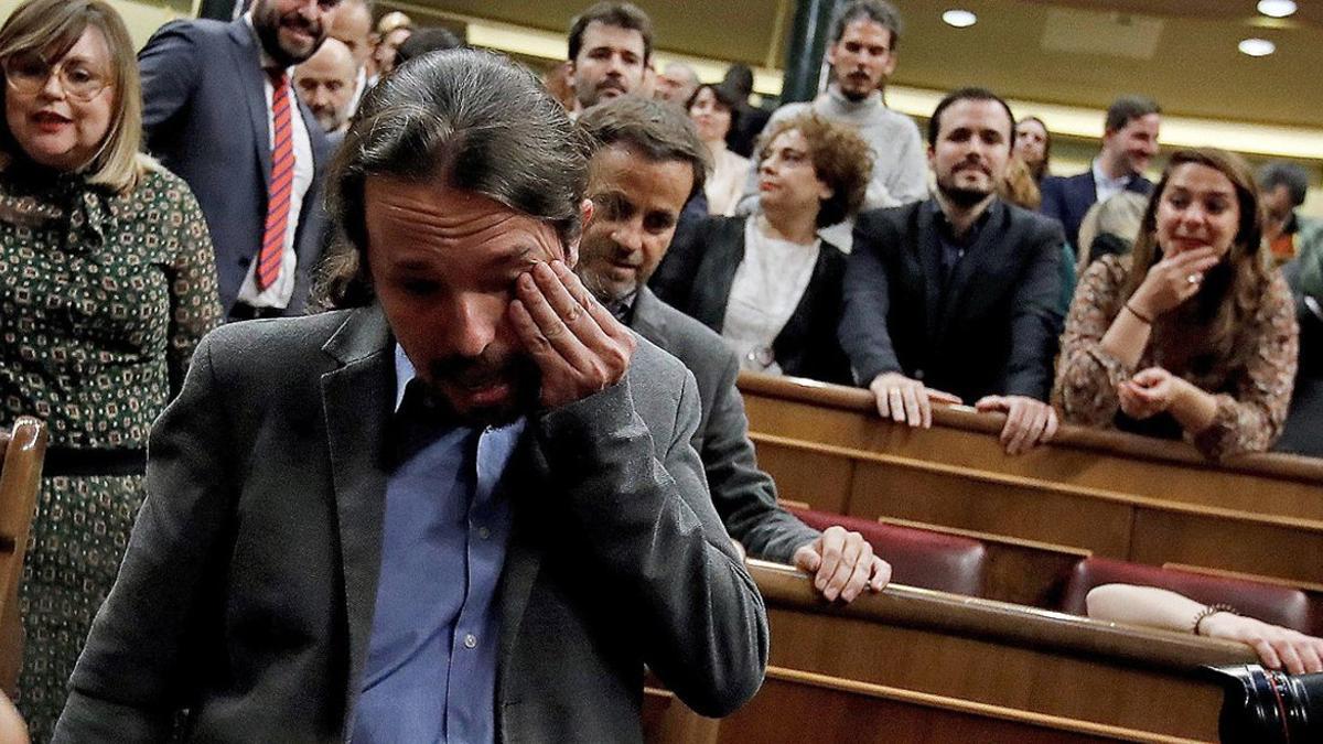 Pablo Iglesias, visiblemente emocionado después de la investidura de Pedro Sánchez como presidente del Gobierno, el martes 7 de enero.