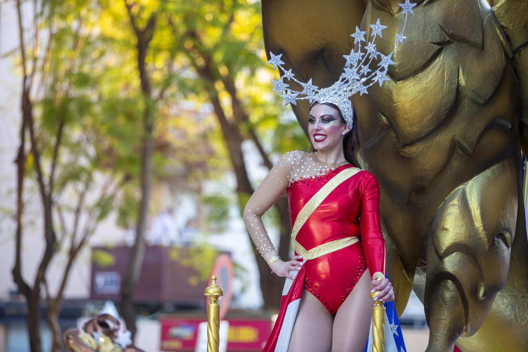 Las imágenes des desfile del martes 13 de febrero del carnaval de Cabezo de Torres 2024