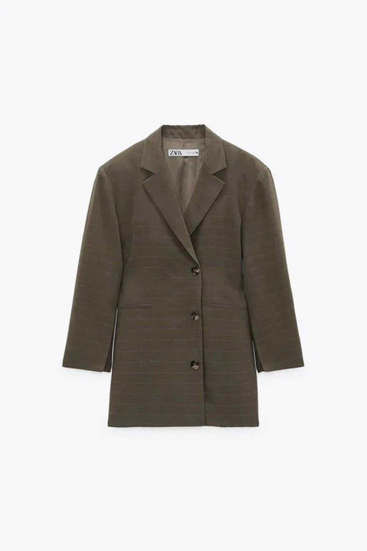 Vestido blazer con cinturón lazada, de Zara