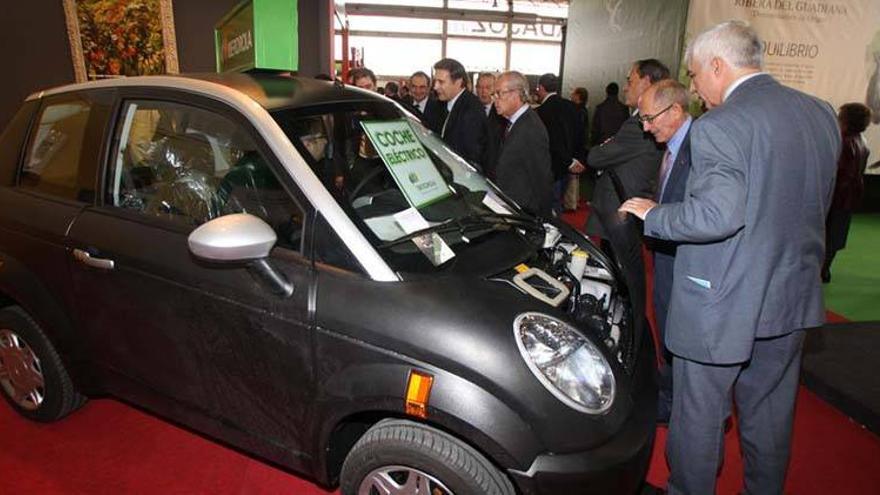 Las ayudas para la compra de coches híbridos y elécticos alcanzan los 200.000 euros en Extremadura