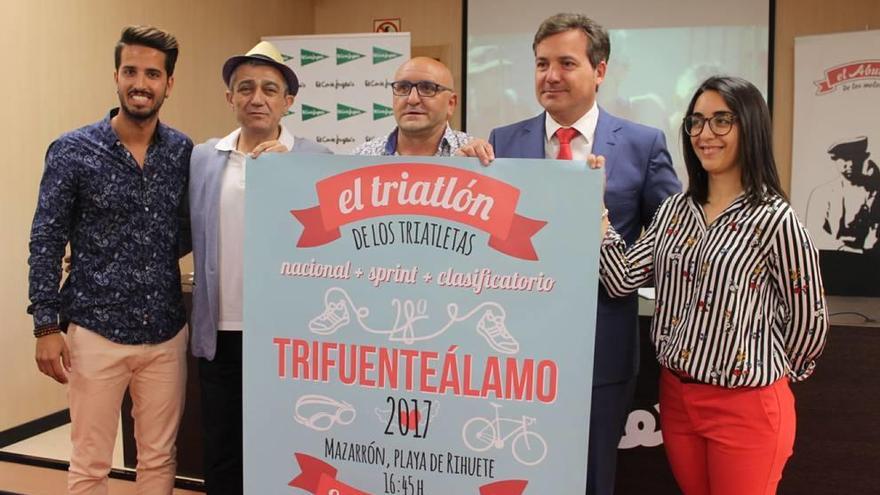 Cifo, Sánchez, Antonio García, Buendía y Bermúdez, ayer con el cartel en la presentación.