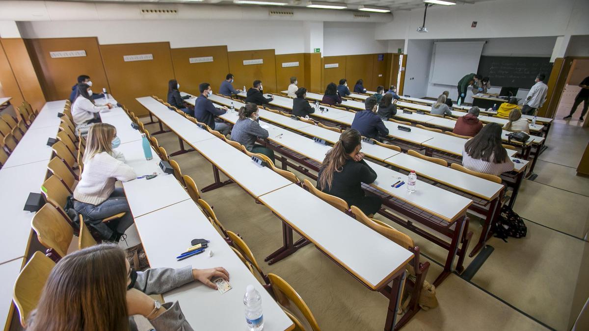 Pruebas de valenciano en el aulario de la UA