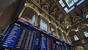 L’Ibex 35 voreja els 17.000 punts amb el cru a l’alça