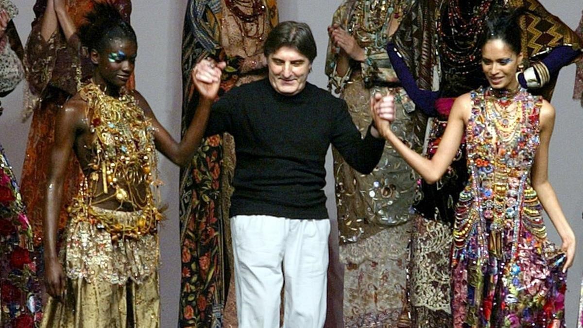 Emanuel Ungaro, durante la presentación de su colección Otoño-Invierno 2002-2003, el 10 de julio del 2002, en París.