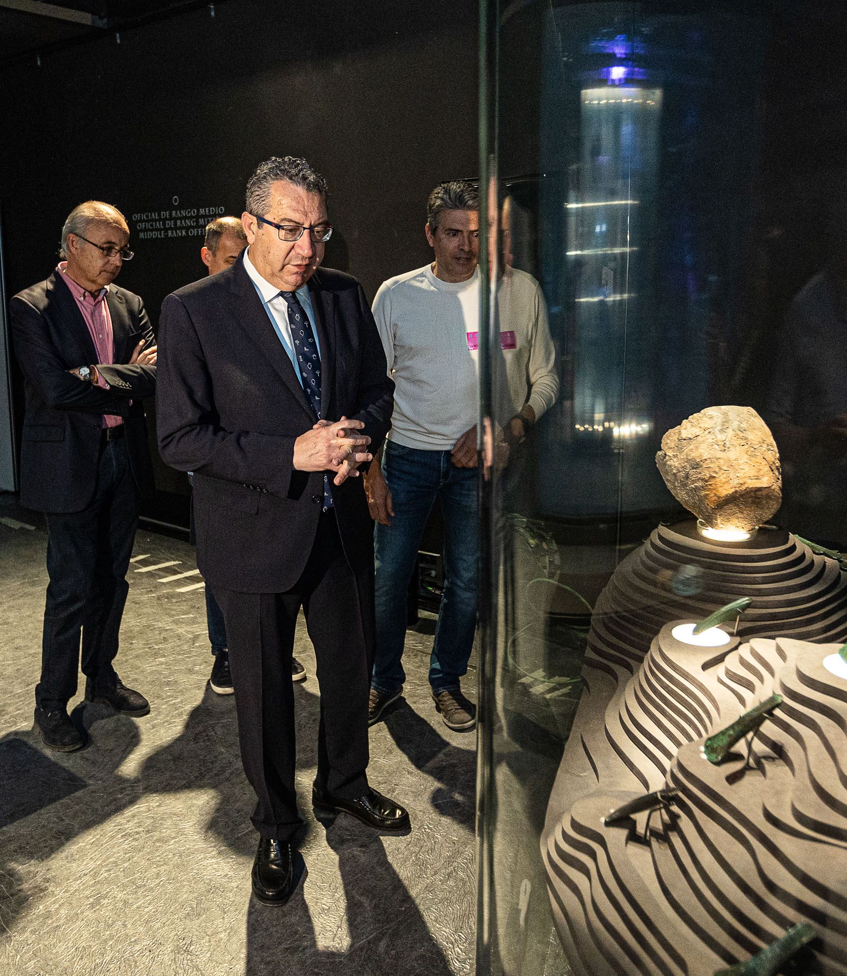 Toni Pérez visita el montae de la nueva exposición del MARQ