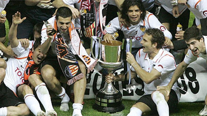 Copa del Rey lograda por el Valencia de Koeman en la temporada 2007/08