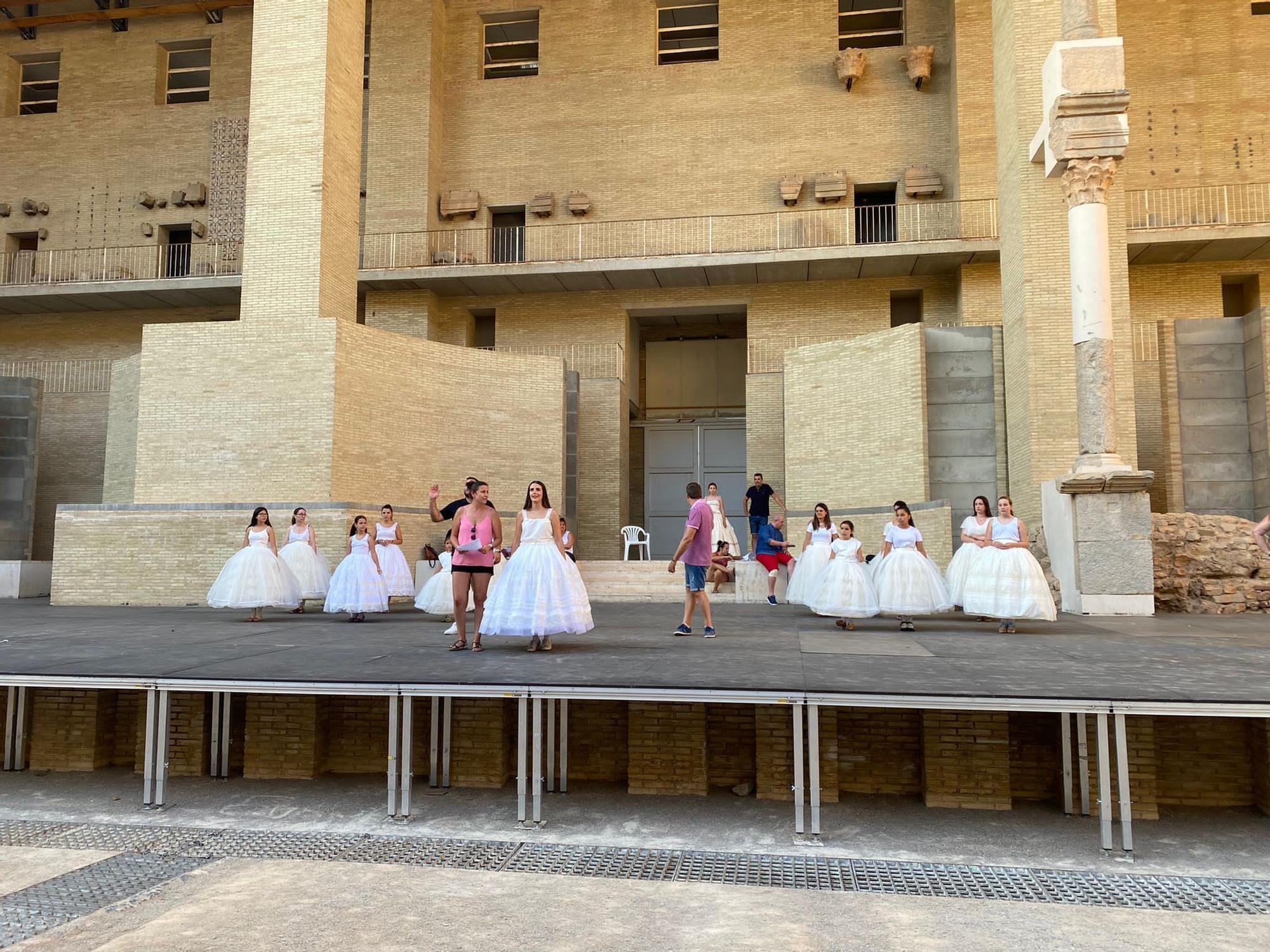 Ensayo de la exaltación de las Falleras mayores de Sagunt en el Teatro Romano.