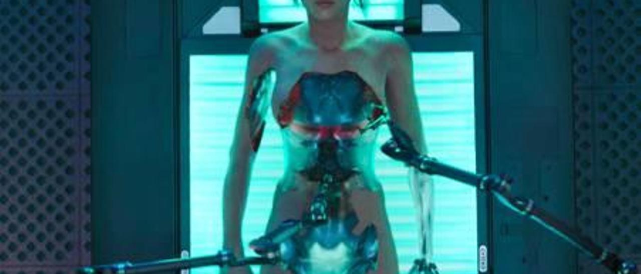Scarlett Johansson, en la última versión en cine de Ghost in the Shell.