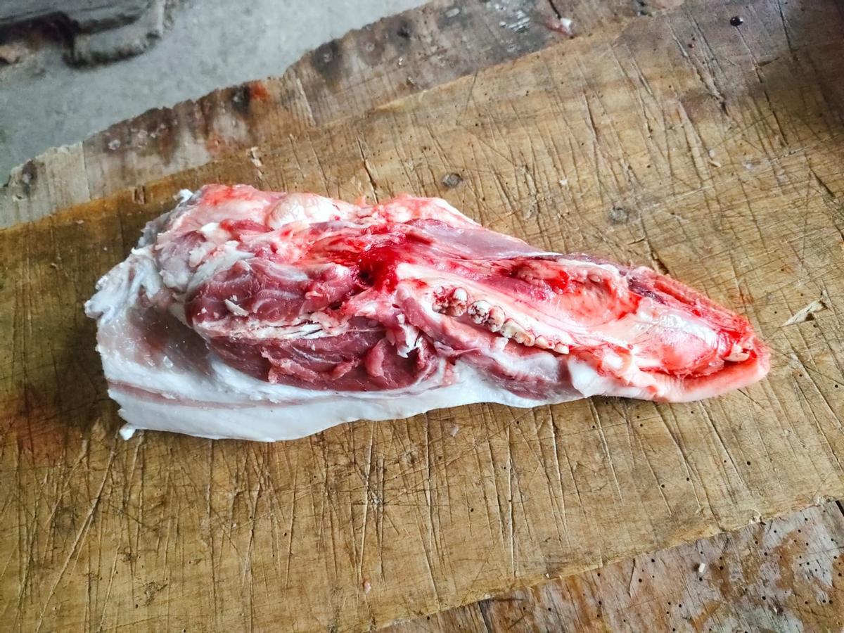 La matanza del cerdo resiste en Galicia: "Es la comida de todo el año"
