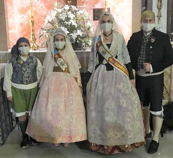 La Ofrenda a la Virgen de la Salud, en la semana de "no Fallas" es el último acto en el que han participado los representantes de la comisión