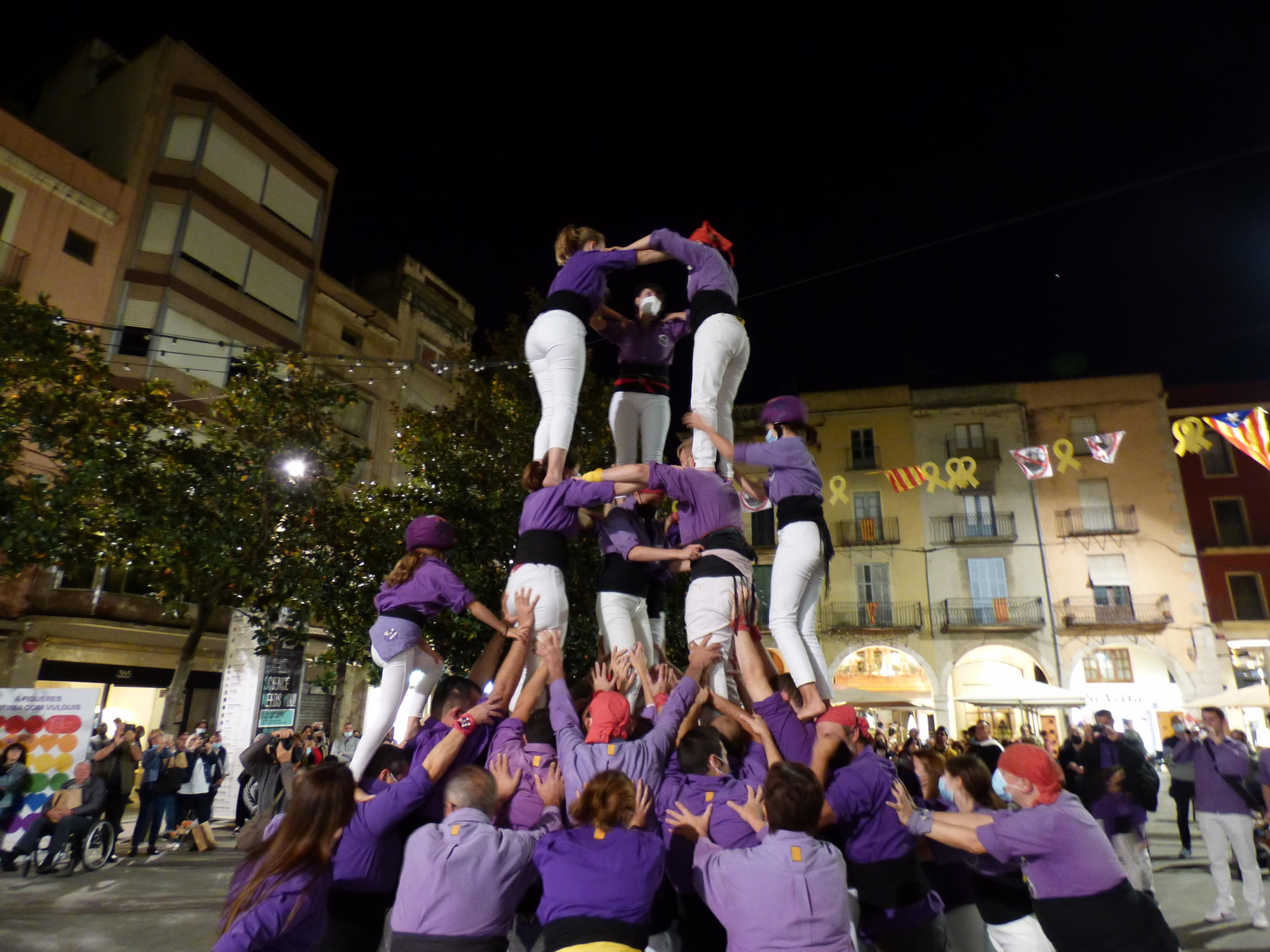 La Colla Castellera de Figueres torna a la plaça de l’Ajuntament després d’un any i mig