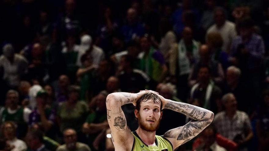 El Unicaja cae ante el Gran Canaria en un final de infarto y con polémica (100-101)