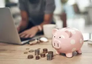 Soy inversor y esta es la manera en la que un trabajador puede ahorrar dinero todos los meses si su sueldo es de 1.300 euros