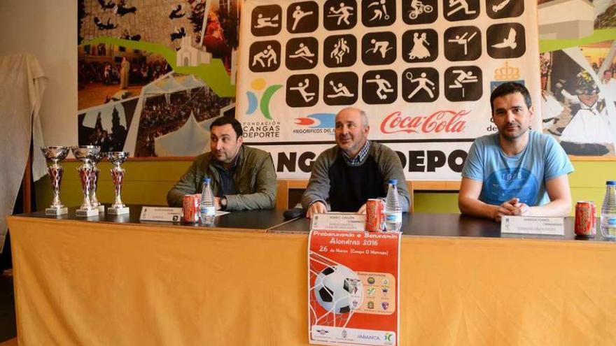 El Alondras y la Fundación Cangas Deporte presentaron ayer el torneo de fútbol 8. // Gonzalo Núñez