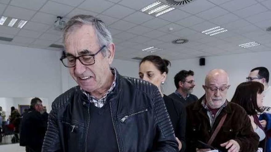 Participantes, ayer, en las primarias de Podemos.