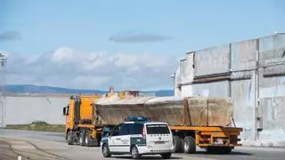 Trasladan a Vilagarcía el narcosubmarino Poseidón para una inspección a fondo