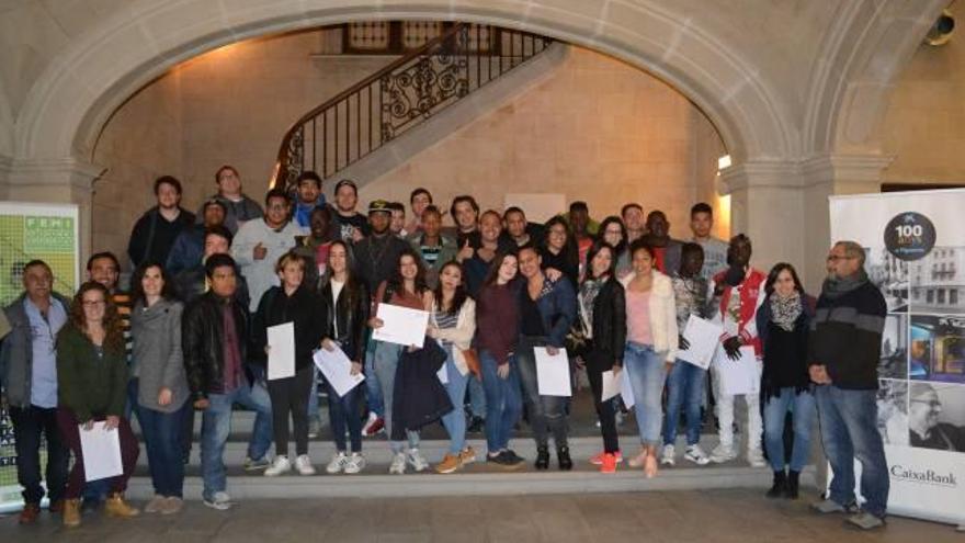 Foto de família amb els participants de la campanya.