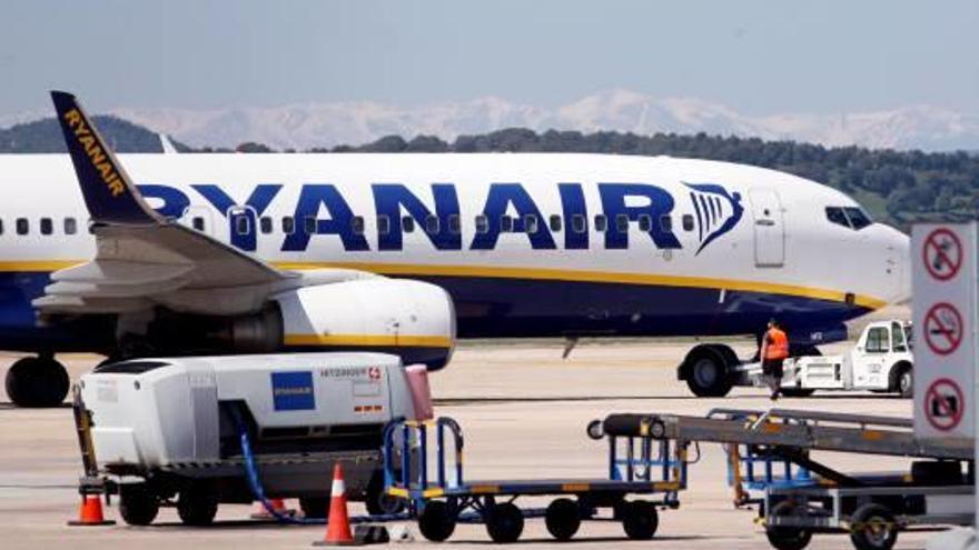 Un avió de la companyia irlandesa, a l&#039;aeroport de Vilobí d&#039;Onyar.