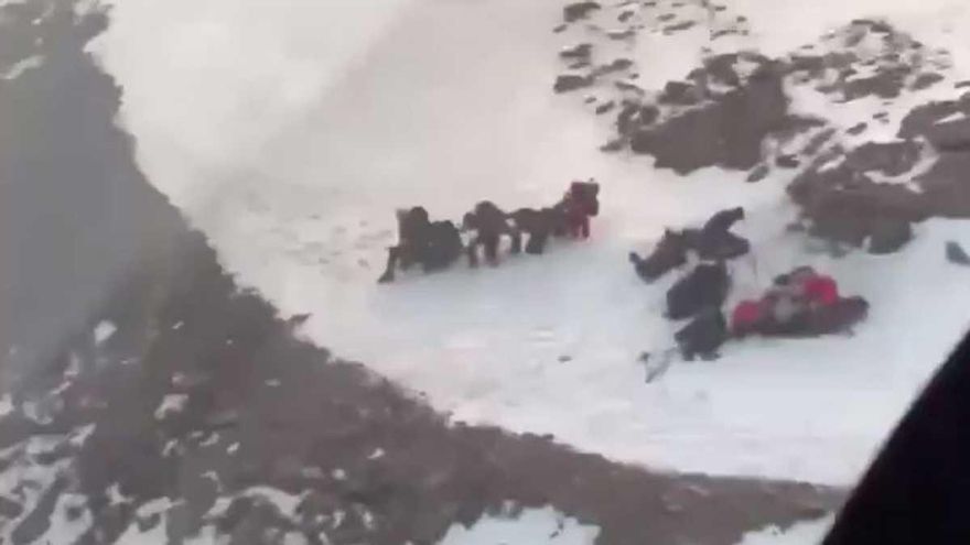 Vídeo: Rescaten un grup de disset excursionistes catalans a 3.300 metres d&#039;altitud a Granada