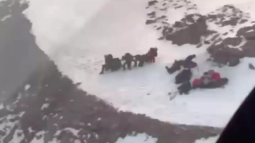 Vídeo: Rescaten un grup de disset excursionistes catalans a 3.300 metres d'altitud a Granada