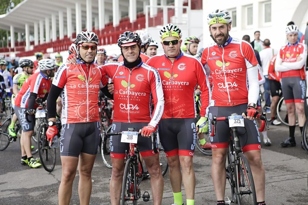 Salida de la marcha, con más de 300 ciclistas