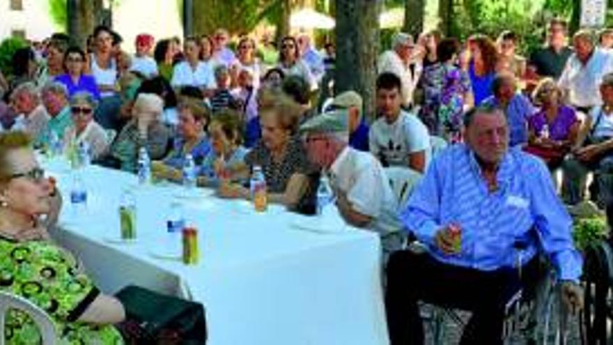 Día del Abuelo en el atrio de la ermita de la Piedad