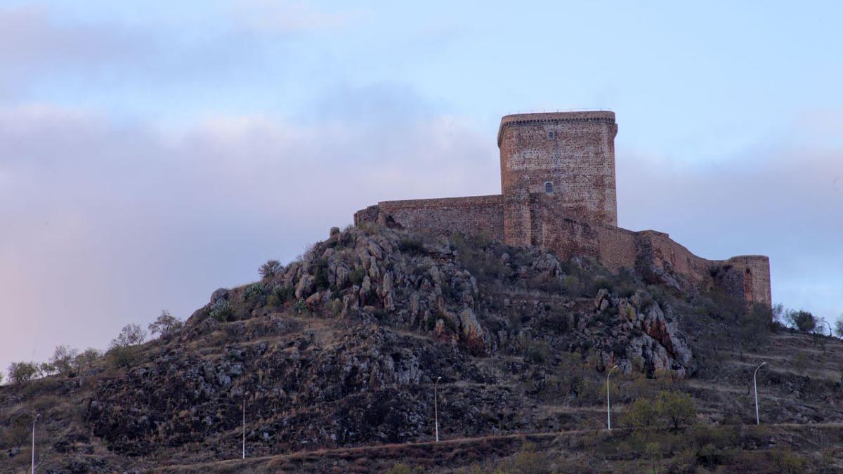La torre de homenaje conocida como el faro de Extremadura.