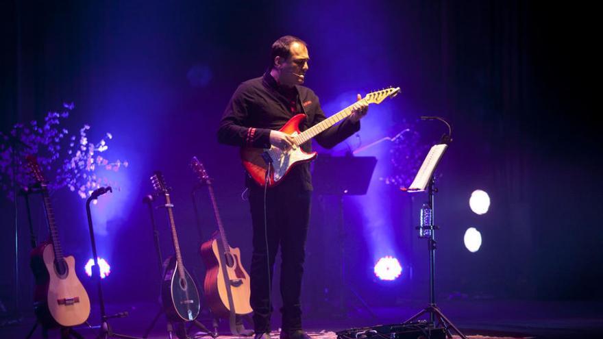 Ismael Serrano se sube al escenario en Vigo para tocar &quot;los retazos de su vida&quot;