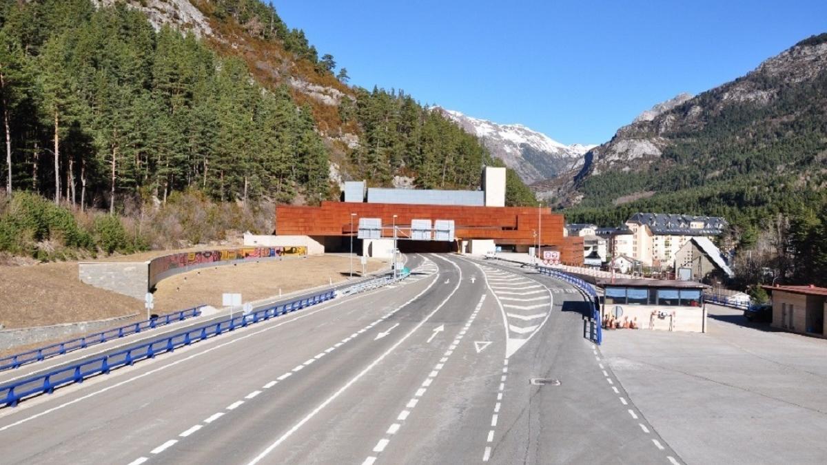 el túnel de Somport cerrará al tráfico