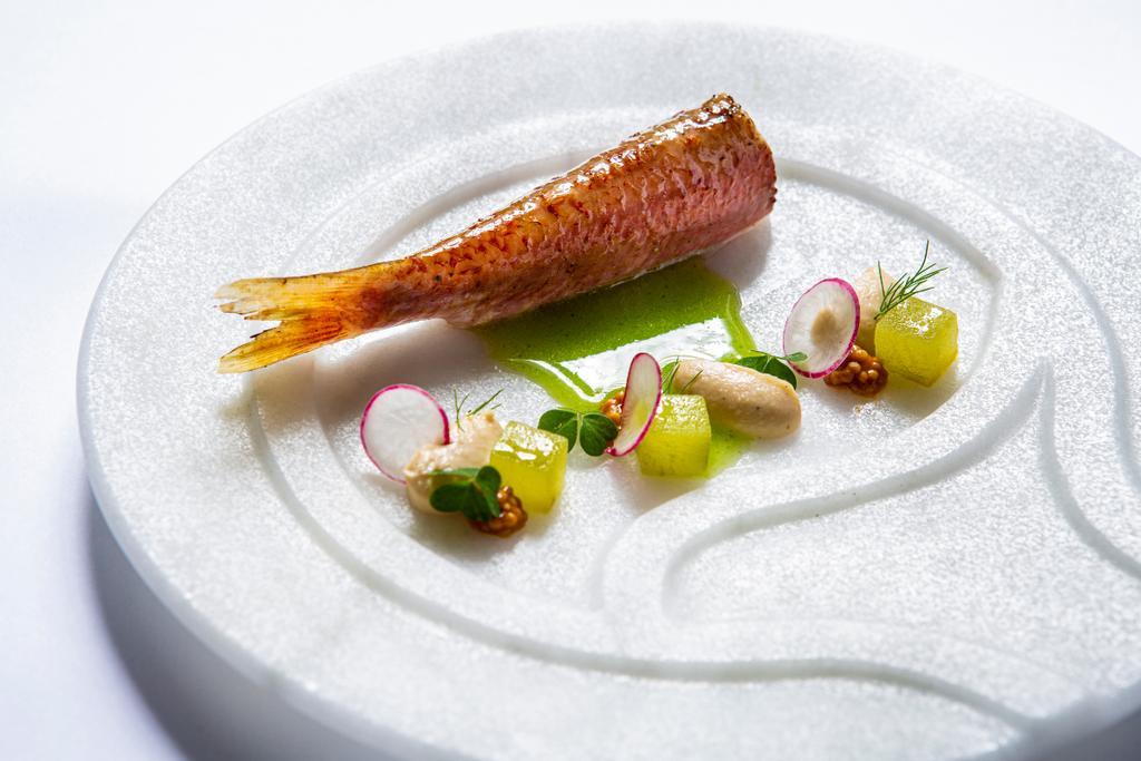 Pescado de lonja a las hierbas mallorquinas