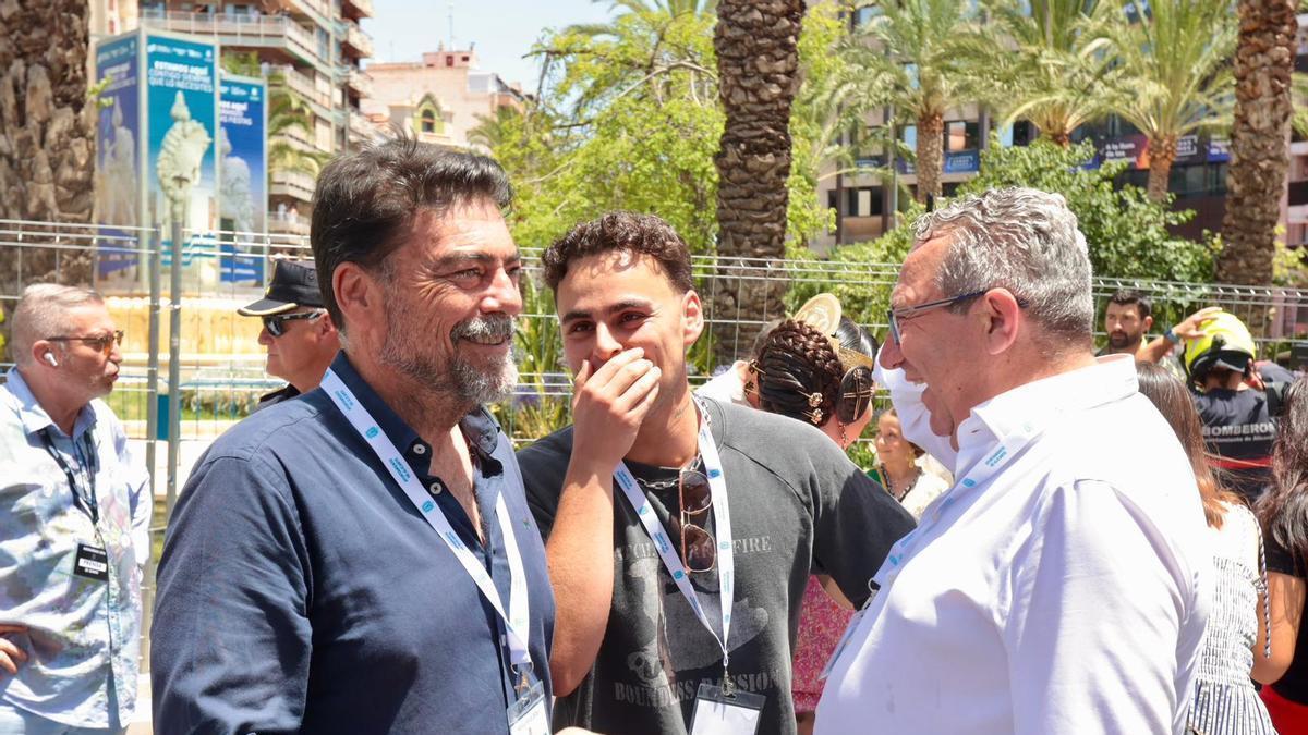 La condena a Ábalos se lleva los focos en la mascletà de Alicante