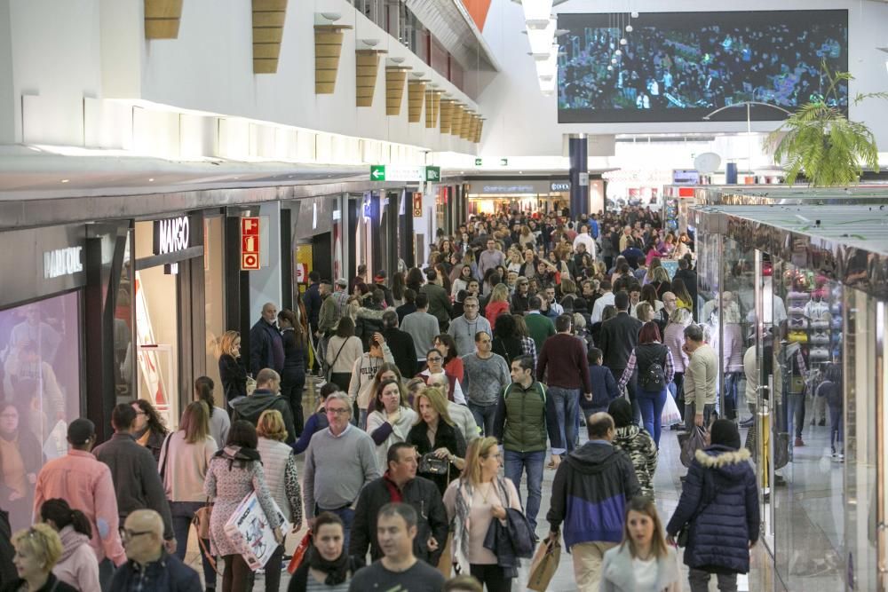 Las rebajas arracan fuerte en Elche