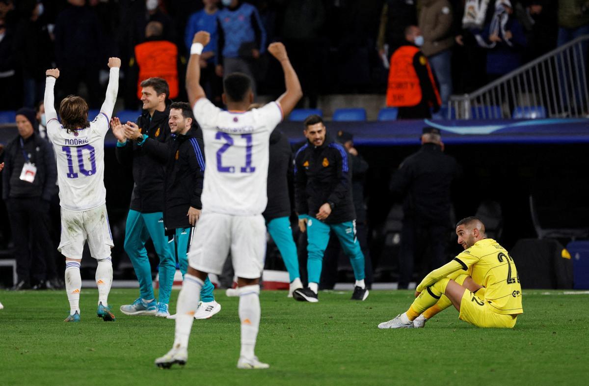 Luka Modric y Rodrygo Goes celebran la clasificación para semifinales tras batir al Chelsea en la prórroga la temporada 2012/2022.