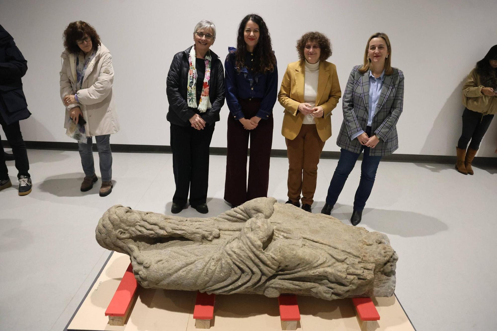 As estatuas do Pórtico da Gloria volven ao pobo