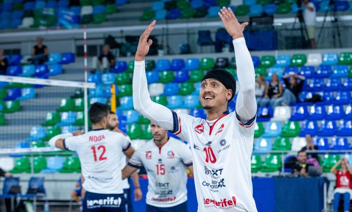 Navreet Singh se gira exultante hacia la afición justo después de anotar el punto de la victoria. | EL DÍA