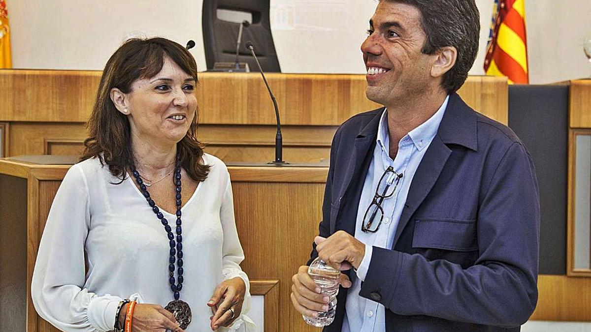 El presidente de la Diputación, Carlos Mazón, y la vicepresidenta, Julia Parra, antes de la pandemia.