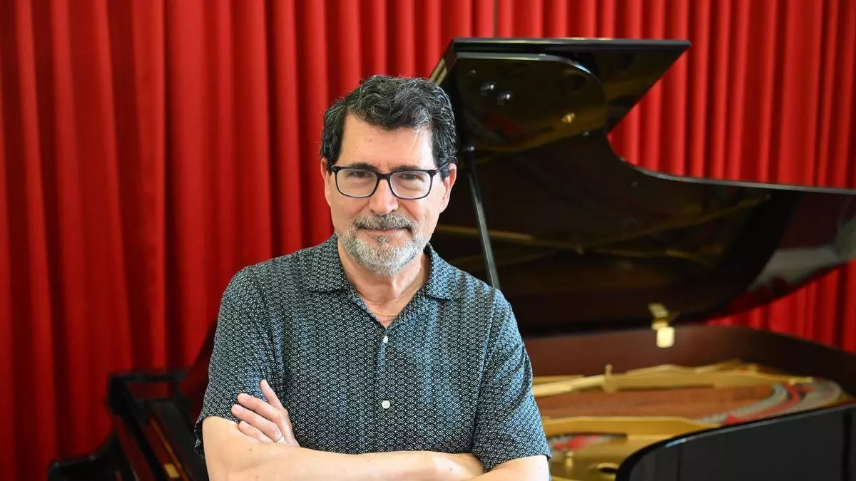 José Galiano, director del Conservatorio de Elche: «Duele que se hayan perdido talentos porque no hemos podido crecer»