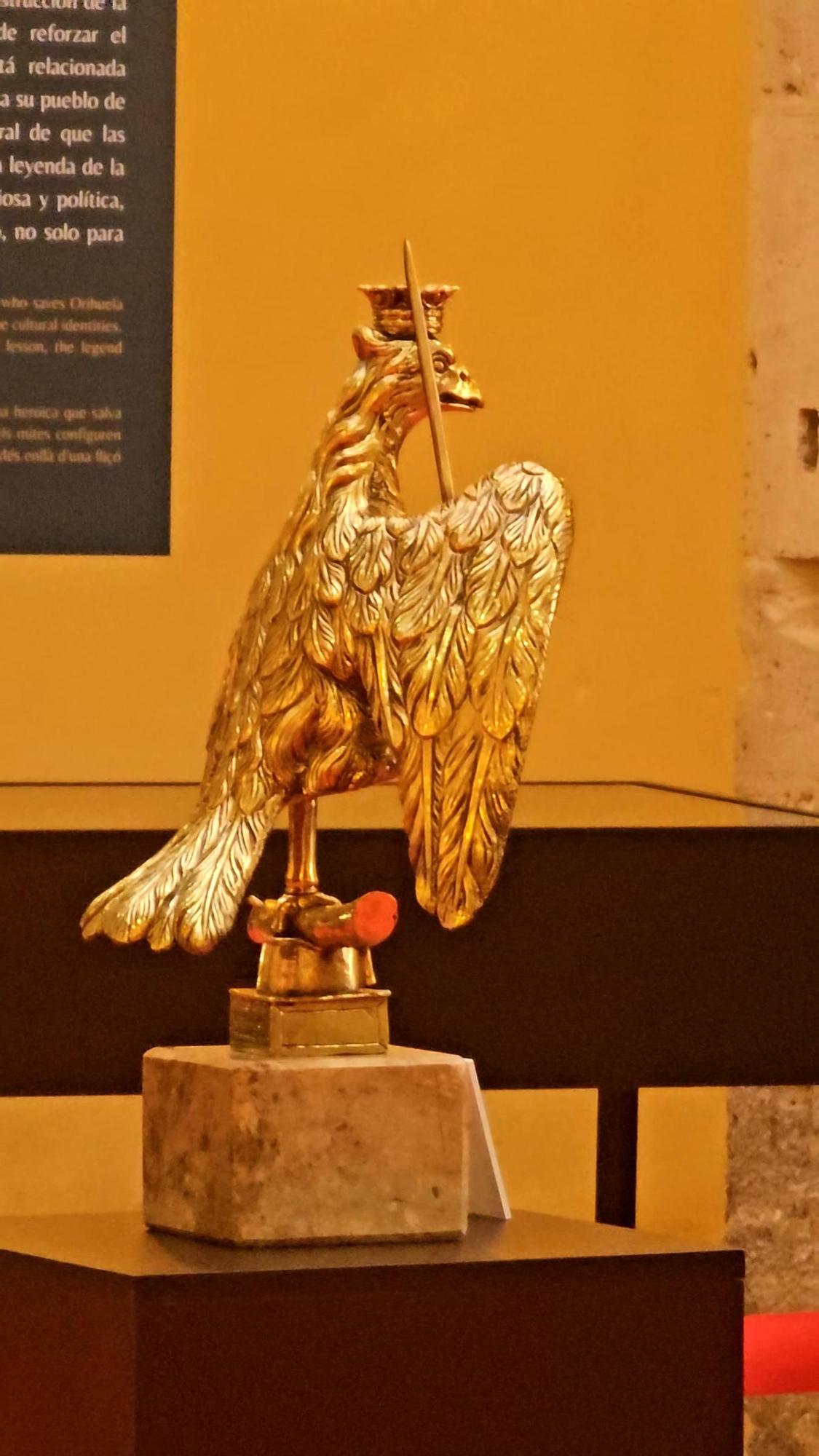 Una exposición ahonda en el simbolismo del Oriol como emblema de Orihuela