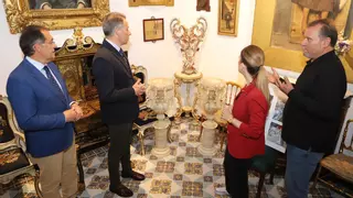 El Palacio de Guevara de Lorca recupera tres jarrones dañados por los terremotos