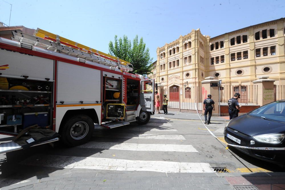 Arde un transformador en el centro de Murcia y deja sin energía a varios edificios
