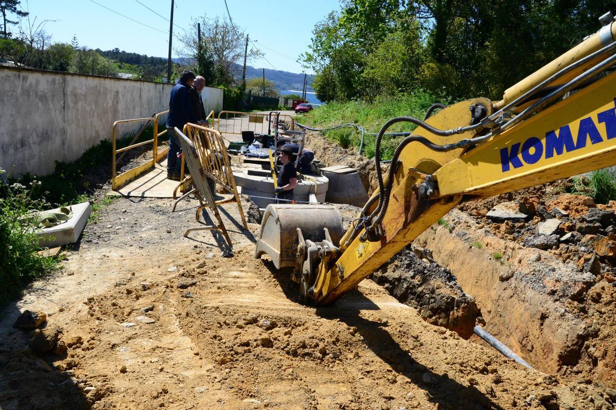 Las obras de saneamiento en Area de Bon, en Beluso (Bueu).