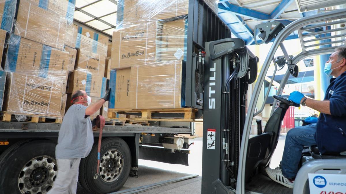 Llega a València desde Madrid el décimo cargamento de material sanitario comprado en China
